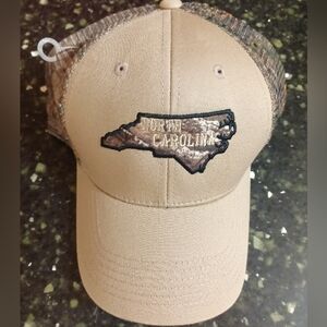 BNWT Captivating headwear x Realtree hat